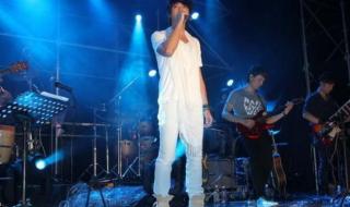 信乐团的新主唱 信乐团的新主唱